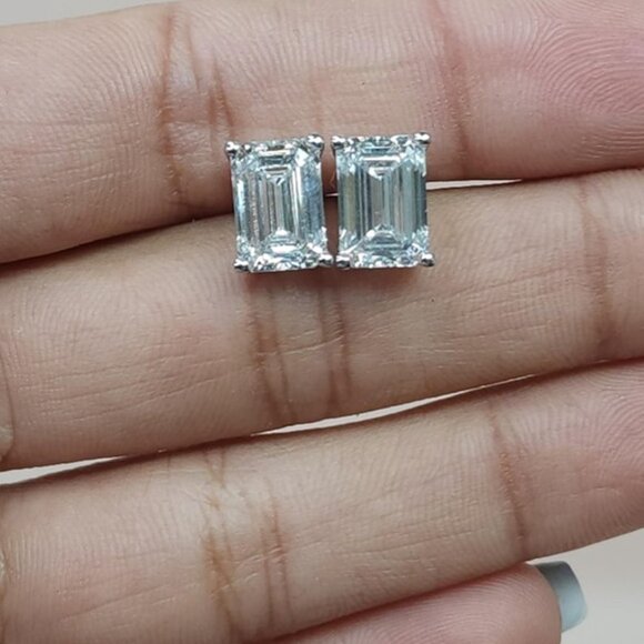 18Kt Gold 4 Ct Emerald Cut Lab Grown Diamond Studs Earrings - Picture 3 of 5